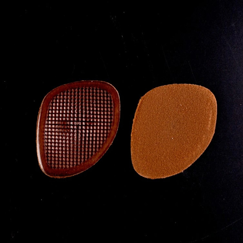 Naisten kengät käyttävät jalkaterän tyynyä