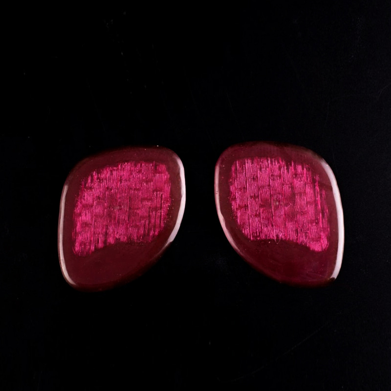 Naiset käyttävät jalkaterän tyynyä